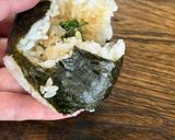 衝撃！春菊とクリチのおかかマヨおにぎり！作り方3写真