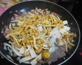 きのこと豚肉と豆腐の辛味噌炒め作り方4写真