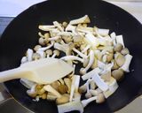 しめじとエリンギのバルサミコ酢炒め作り方2写真