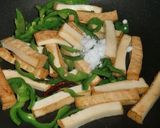 今夜のおかずは♪厚揚げとピーマンの炒め物作り方5写真