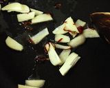 大根の葉と豚肉のニンニク醤油炒め作り方2写真