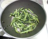 カリカリ油揚げと大根葉の炒め物作り方3写真