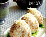 お弁当・朝ごはんに♡鰹節と胡麻のおにぎり作り方9写真