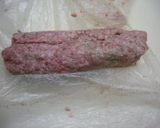 挽き肉をのして巻いた肉巻き刺身ロール作り方3写真