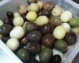 オリーブのハーブ＆ニンニク＆アンチョビ漬作り方1写真