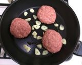 ココットカマンでチーズインハンバーグ作り方5写真