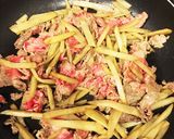 ご飯が進む☆牛ごぼう作り方1写真