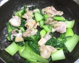 青梗菜（チンゲンサイ）と鶏肉の炒めもの作り方5写真