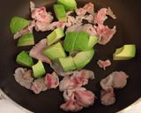 ランチに☆アボカドと豚肉の焼きそば♫作り方2写真