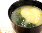 ほっこり♬卵とジャガイモとワカメの味噌汁作り方10写真