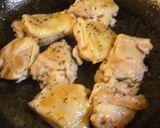簡単とりもも肉のバジル風味♪作り方3写真