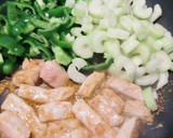 甘糀を使って、セロリとピーマンの炒め物作り方3写真