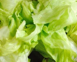 簡単♬レタスと魚肉ソーセージの炒めもの作り方1写真