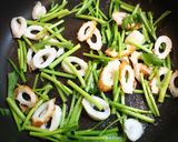 *春菊とちくわのバター醤油炒め*作り方2写真