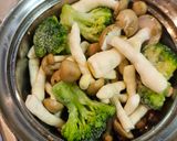 カンタン！しめじと生ハムのアヒージョ作り方1写真