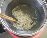 豚しゃぶ&モヤシのココットカマン♫作り方2写真