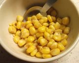 さつま揚げと醤油コーンのココットカマン作り方3写真
