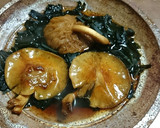 ヌメリスギタケと乾燥ワカメの焼きキノコ作り方4写真