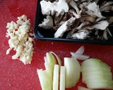 赤味噌香る、舞茸と挽き肉の絶品おうどん。作り方1写真