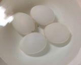 * 茹でたまごの♪つるるん♪皮剥き *作り方2写真