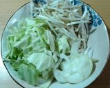 朝食に簡単！キャベツともやしのかきたま汁作り方1写真