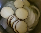 さつまいもと玉ねぎのお味噌汁♪作り方1写真