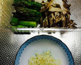 アスパラと舞茸のガーリック炒め作り方1写真
