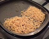 堅焼きそば入り☆パリパリ無水お好み焼き作り方4写真