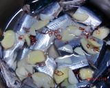 圧力鍋で骨まで柔か～♪寿司酢で秋刀魚煮☆作り方9写真