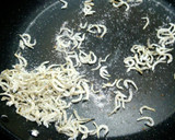 ちりめんじゃこと大根菜の醤油炒め作り方2写真