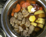幼稚園の鶏肉とさつまいもとニンジンの煮物作り方3写真