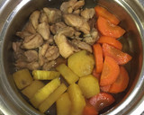 幼稚園の鶏肉とさつまいもとニンジンの煮物作り方5写真