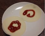 超簡単！餃子の皮でパリパリピザ☆作り方2写真