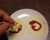 超簡単！餃子の皮でパリパリピザ☆作り方3写真