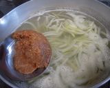 我が家のお味噌汁*玉ねぎとわかめ*作り方3写真