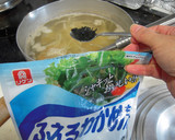 我が家のお味噌汁＊玉ねぎとわかめ＊作り方4写真