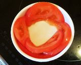 トマトとソーセージのココットカマン作り方3写真