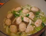 白菜と鶏団子のスープ作り方4写真