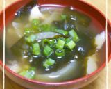 ＊ヘルシー♡舞茸と玉葱とわかめの味噌汁＊作り方2写真