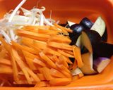鶏ひき肉となすの炒め物作り方1写真