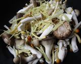 茸たっぷり生姜のお味噌汁 ぽっかぽか作り方1写真
