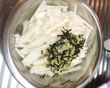 さっぱり！お茶漬けの素で大根サラダ♡作り方2写真