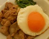 簡単めんつゆで★ニラ玉豚丼作り方5写真