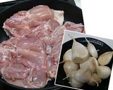 鳥もも肉とにんにくのフライパン煮作り方1写真