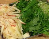 ローリエ☆水菜とりんごの塩漬けサラダ作り方1写真