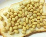 お豆の砂糖醤油＊チーズトースト作り方2写真