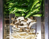 常備菜 ピーマンとエノキの麺つゆ炒め作り方1写真