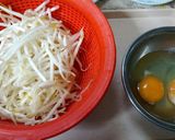 我が家の定番☆もやし卵いため作り方1写真