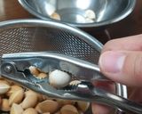 お酒のツマミに☆フライパンで塩炒り銀杏作り方1写真