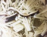 10分!味覇でえのきとレタスの中華スープ作り方3写真
